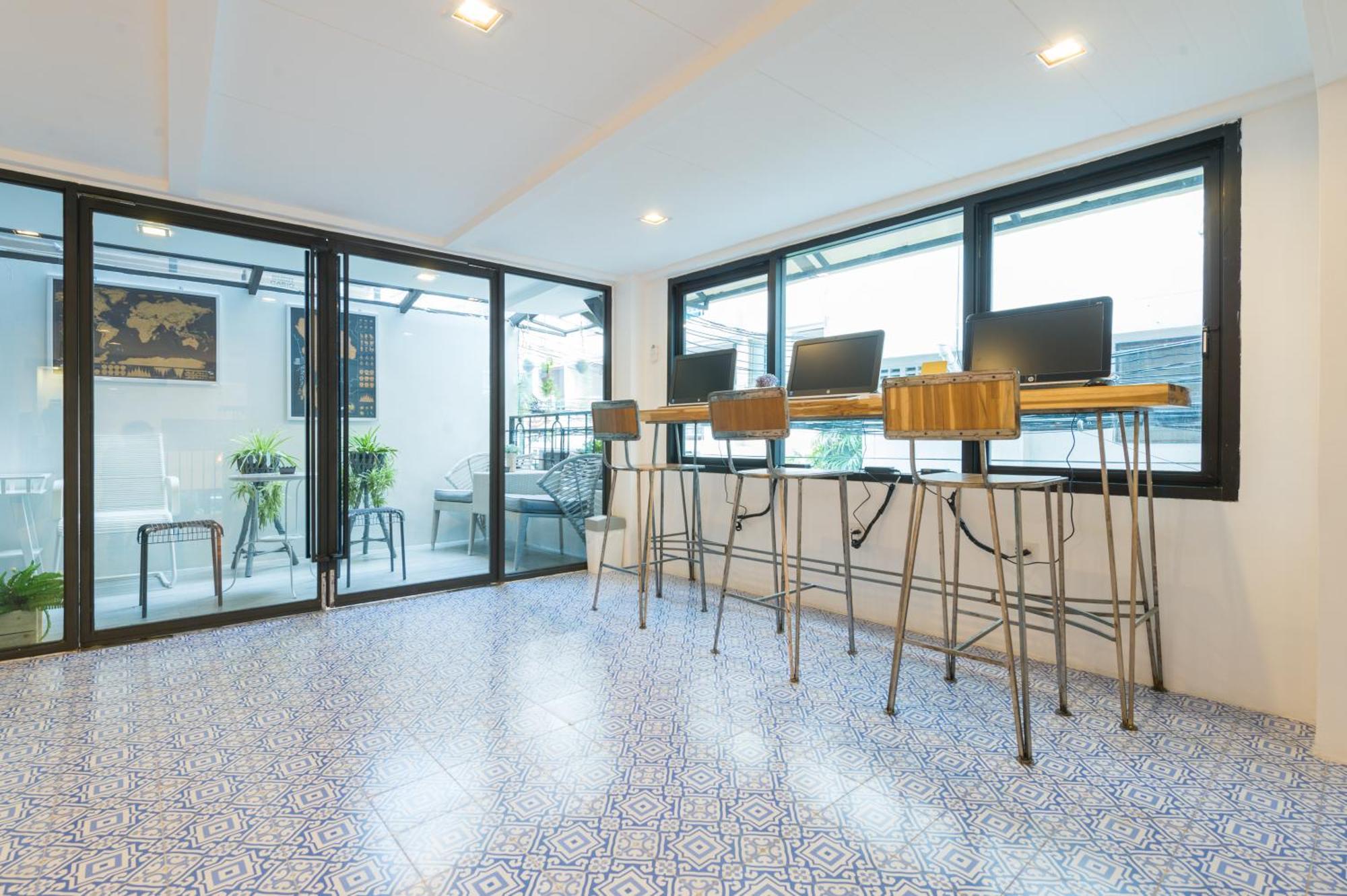 White Ivory Bed And Breakfast Bangkok Exterior photo