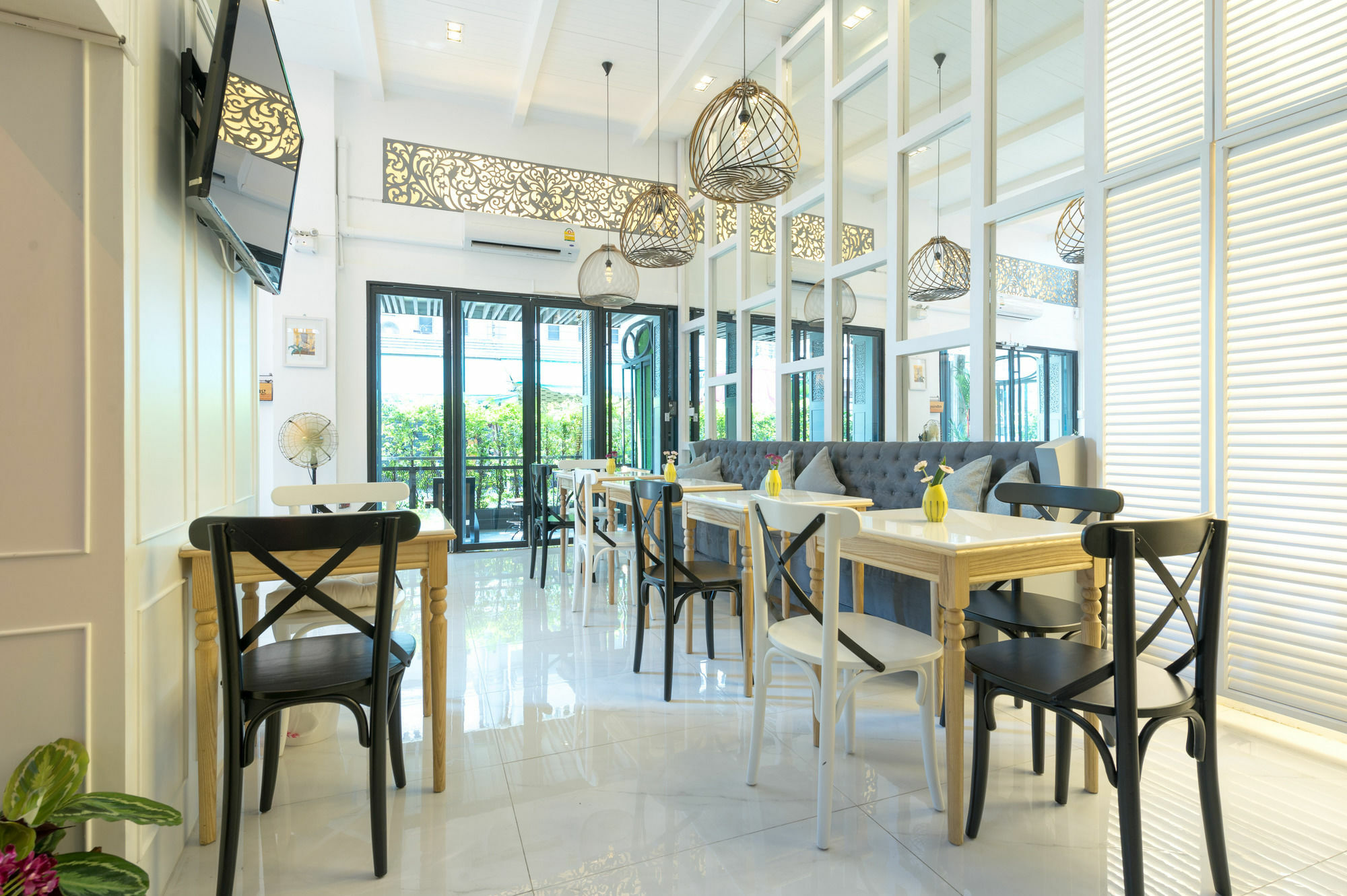 White Ivory Bed And Breakfast Bangkok Exterior photo